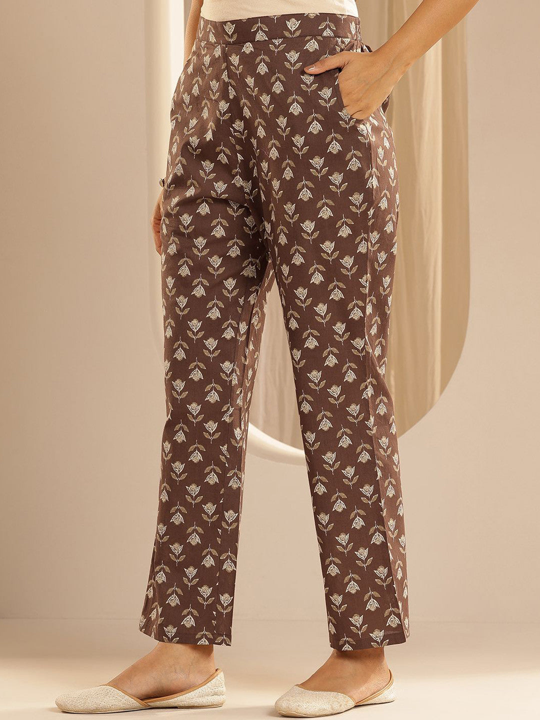 Floral Printed V-Neck Kurta With Trousers