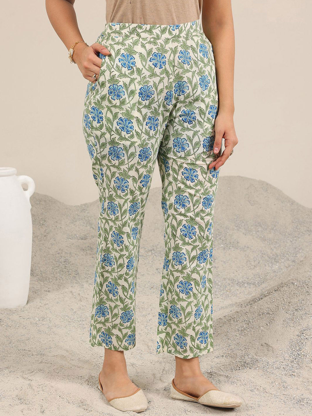 Women Floral Printed Pleated Kurta with Trousers Kurta Sets