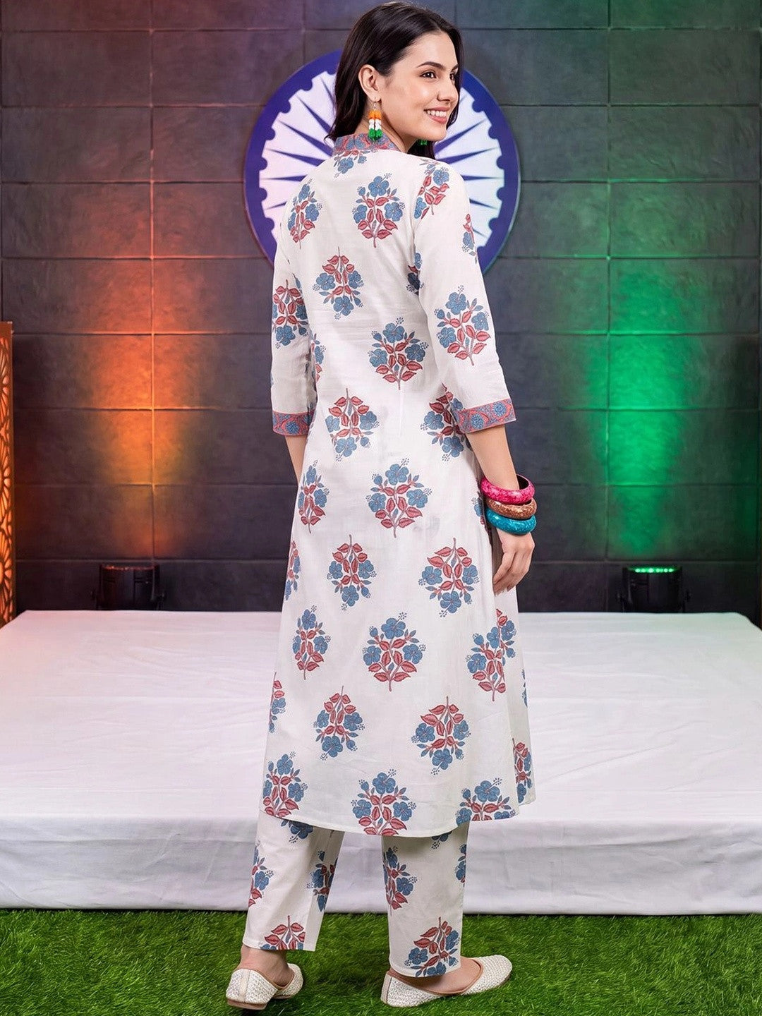 Women Floral Printed Regular Pure Cotton Kurta with Trousers