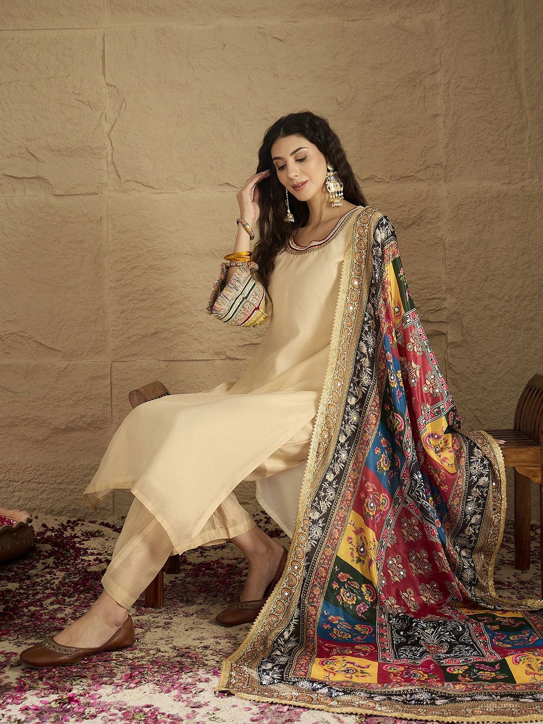 Dhiyona VA Yoke Design Round Neck Straight Kurta With Palazzos And Dupatta