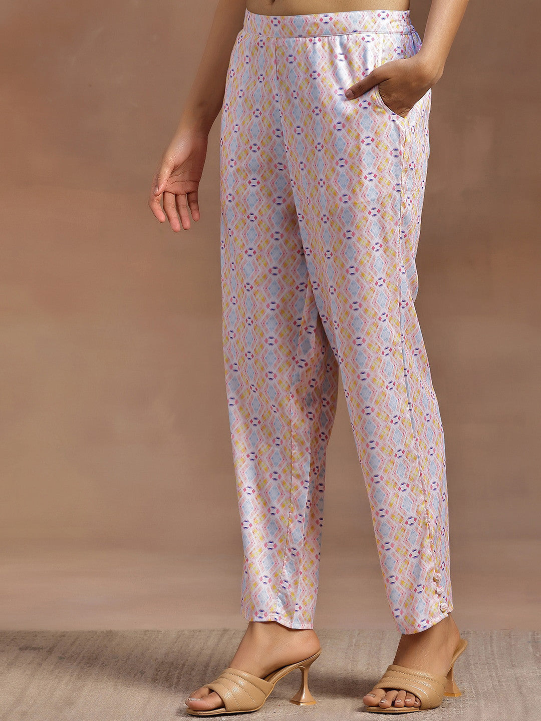 Floral Embroidered Regular Thread Work Kurta with Trousers & With Dupatta