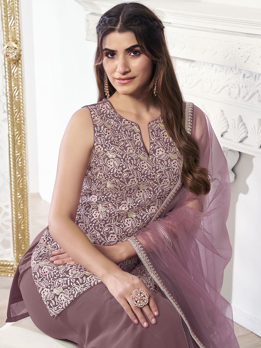 Dhiyona IN Women Paisley Thread and Zari Embroidered Kurta Set with Dupatta
