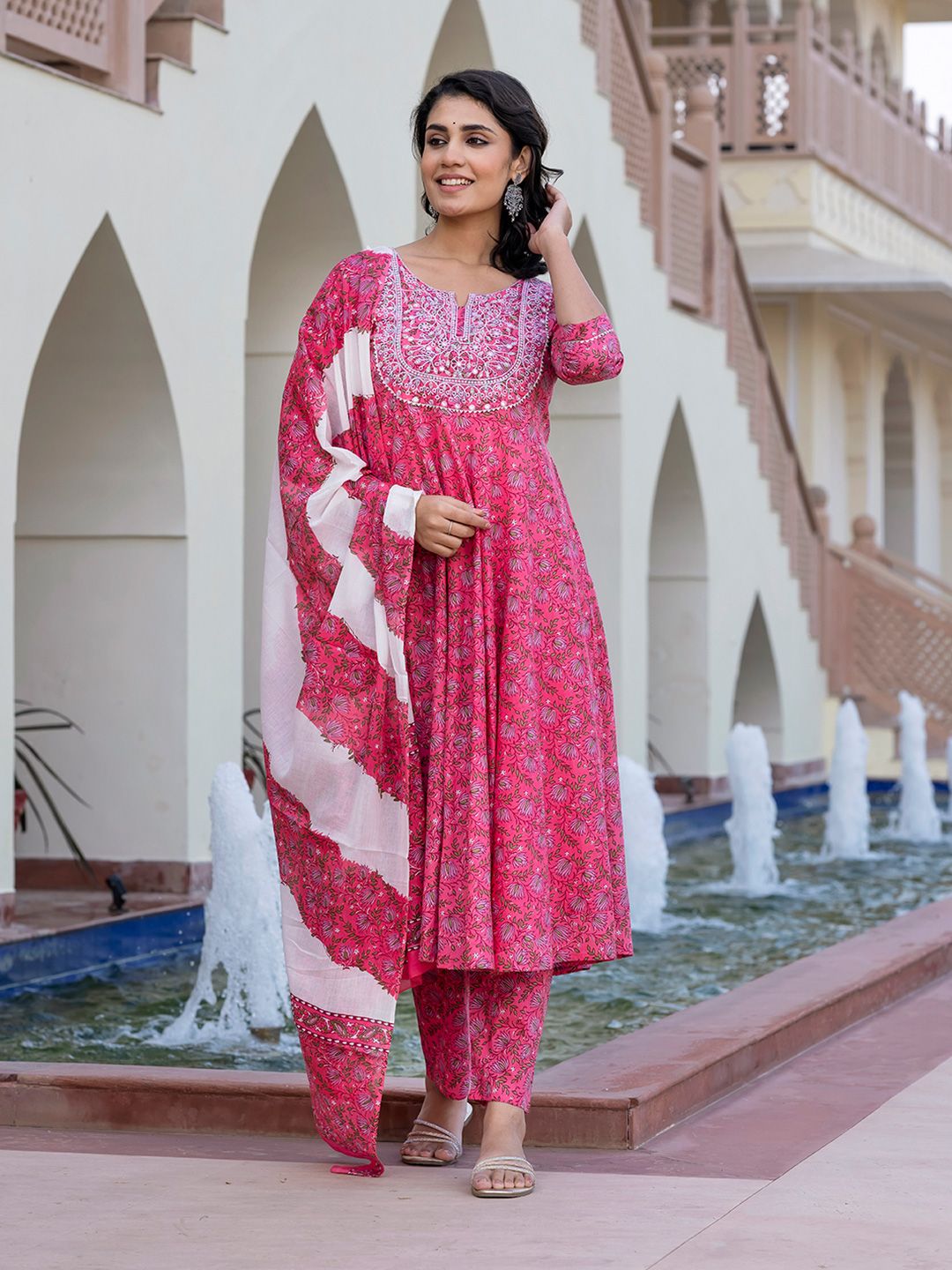 Dhiyona KL Women Floral Printed Regular Pure Cotton Kurta with Trousers & With Dupatta