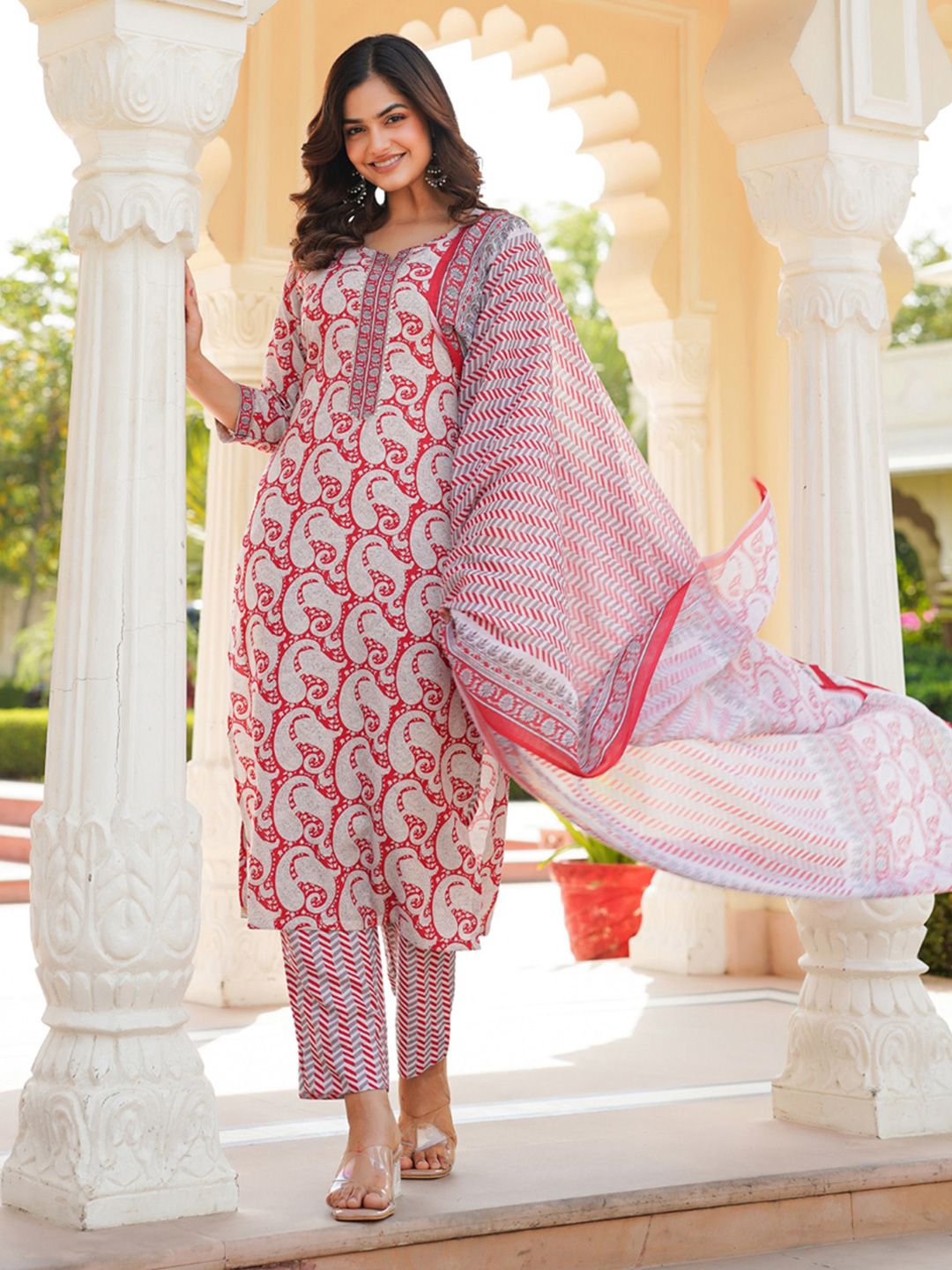 Dhiyona KL Women Paisley Printed Regular Kurta with Trousers & Dupatta