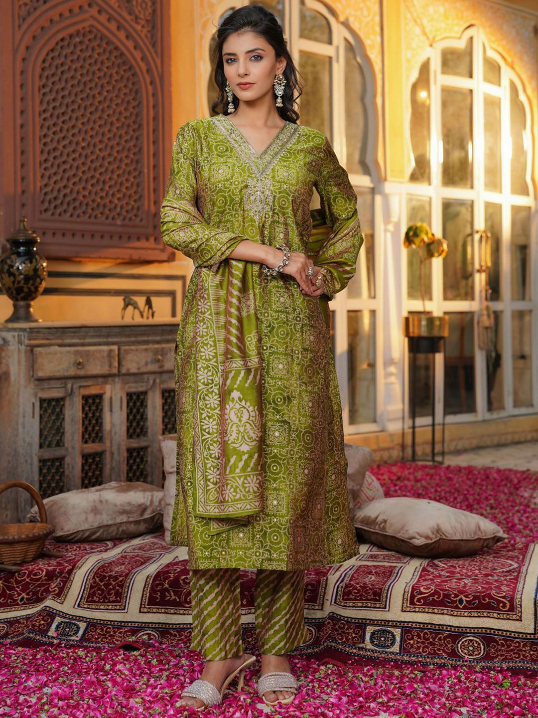 Dhiyona KL Women Ethnic Motifs Printed Regular Thread Work Kurta with Trousers & Dupatta