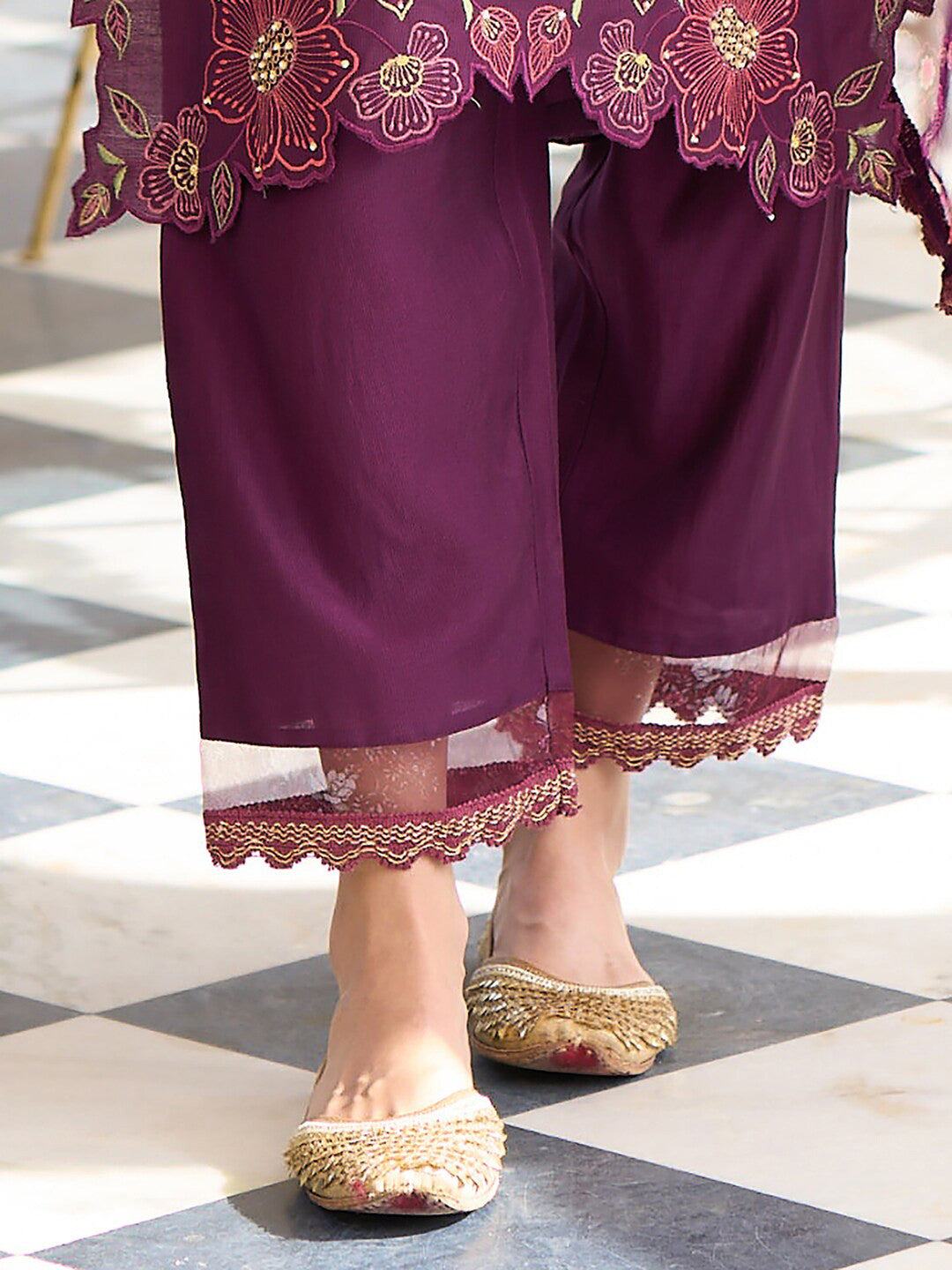 Floral Embroidered Regular Thread Work Kurta With Trousers & Dupatta