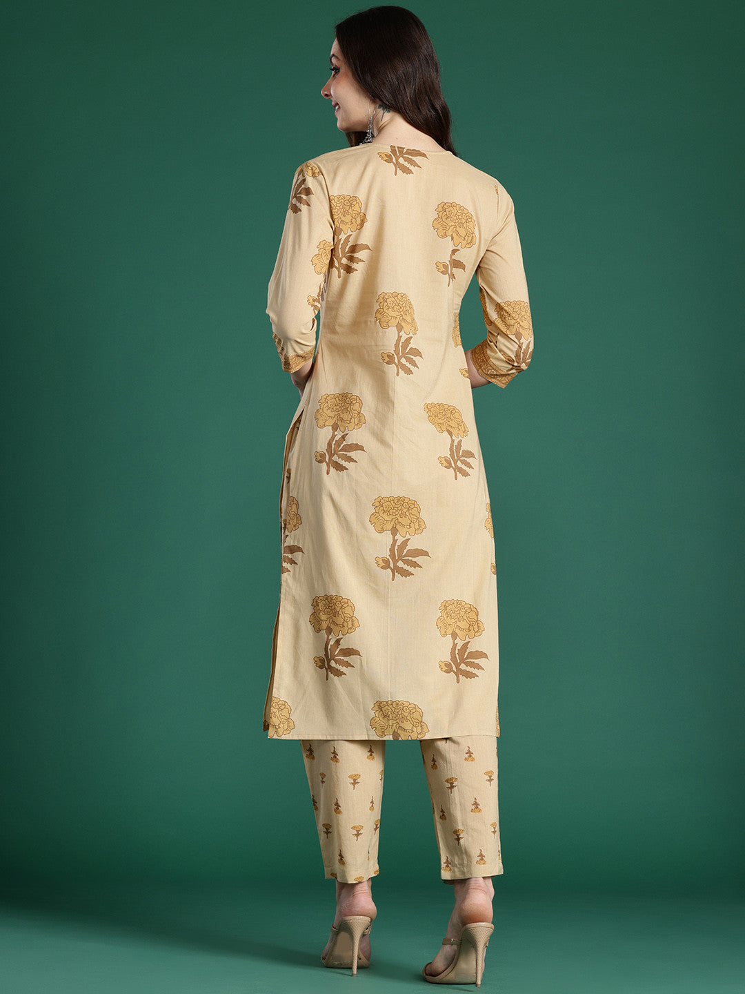 Women Floral Printed Pure Cotton Kurta with Trousers