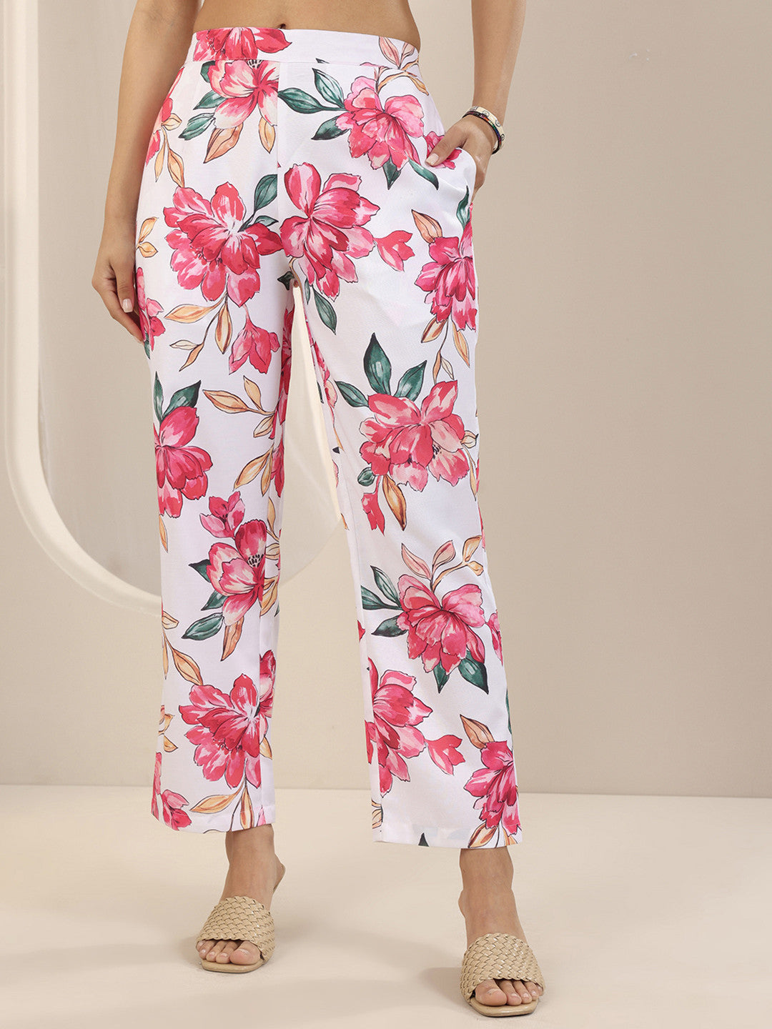 Women Floral Printed Pleated Kurta with Trousers