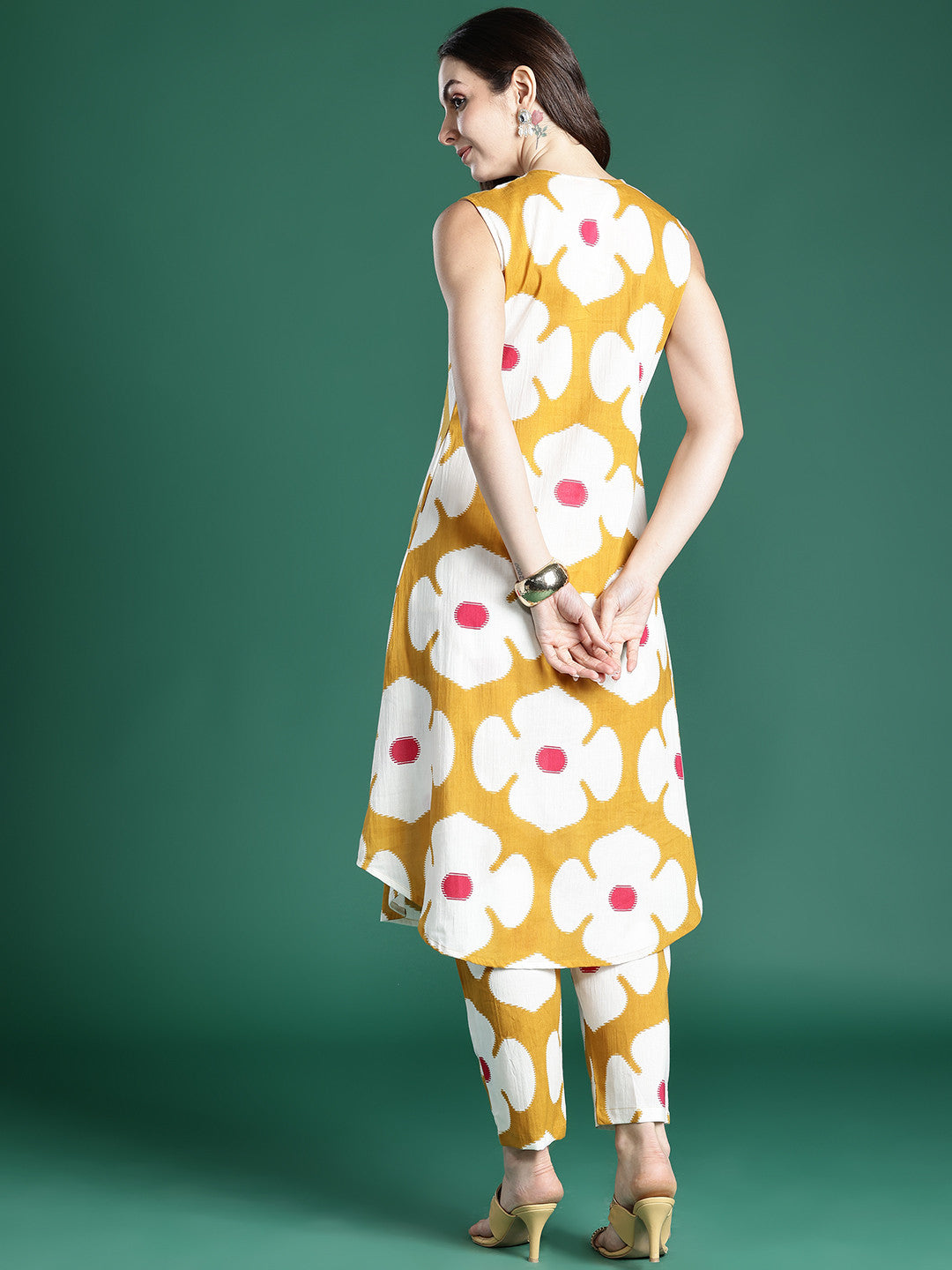 Women Printed Pleated Pure Cotton Kurta with Trousers