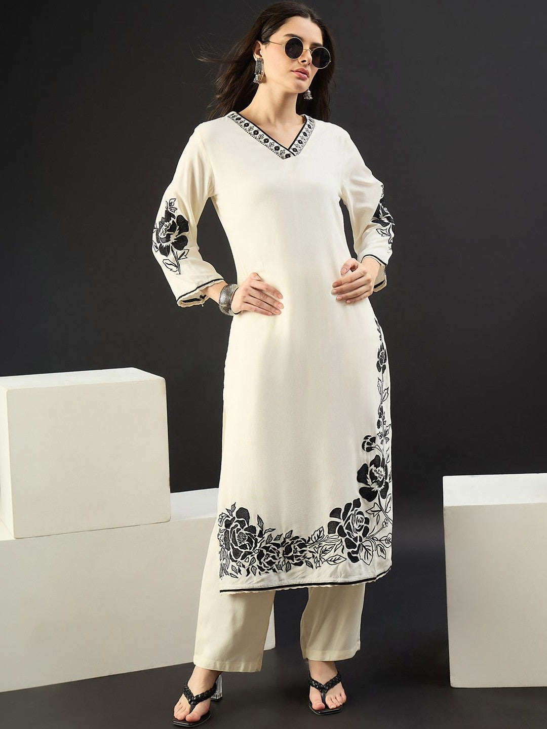 Women Floral Embroidered Regular Thread Work Kurta with Palazzos