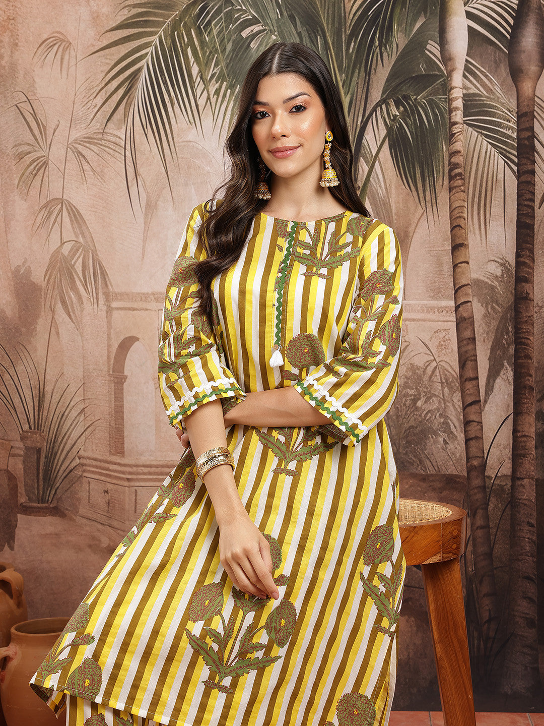 Women Floral Printed Pure Cotton Kurta with Trousers