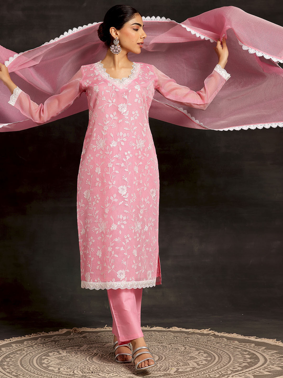 Floral Embroidered Regular Thread Work Kurta with Trousers & With Dupatta