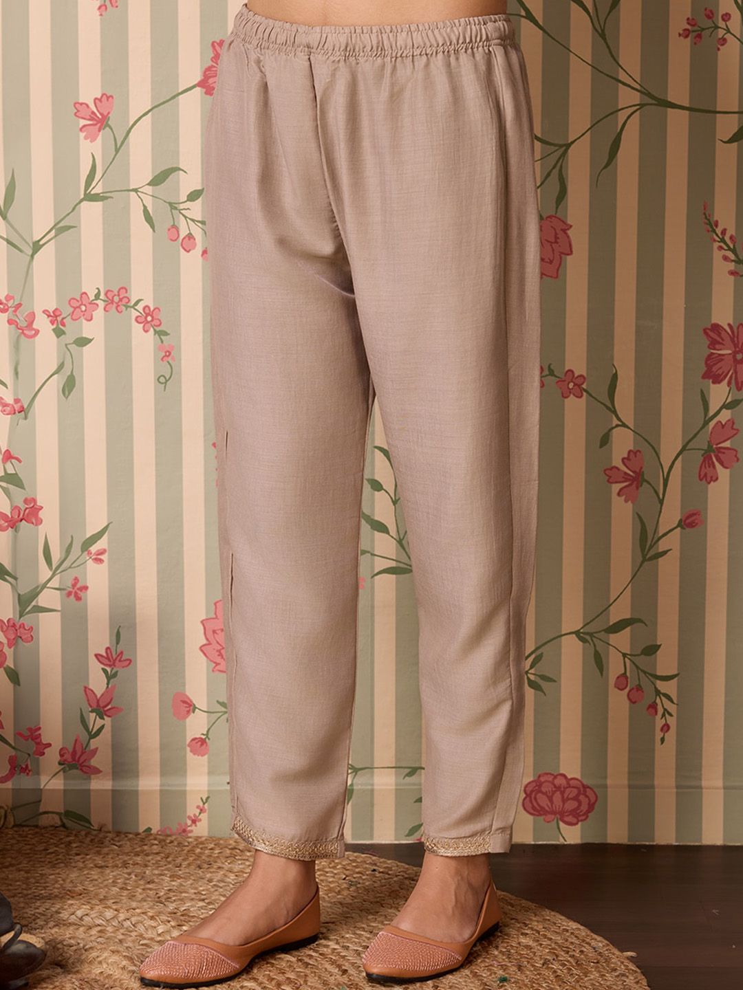 Dhiyona OD Yoke Design Regular Thread Work Kurta with Trousers & With Dupatta