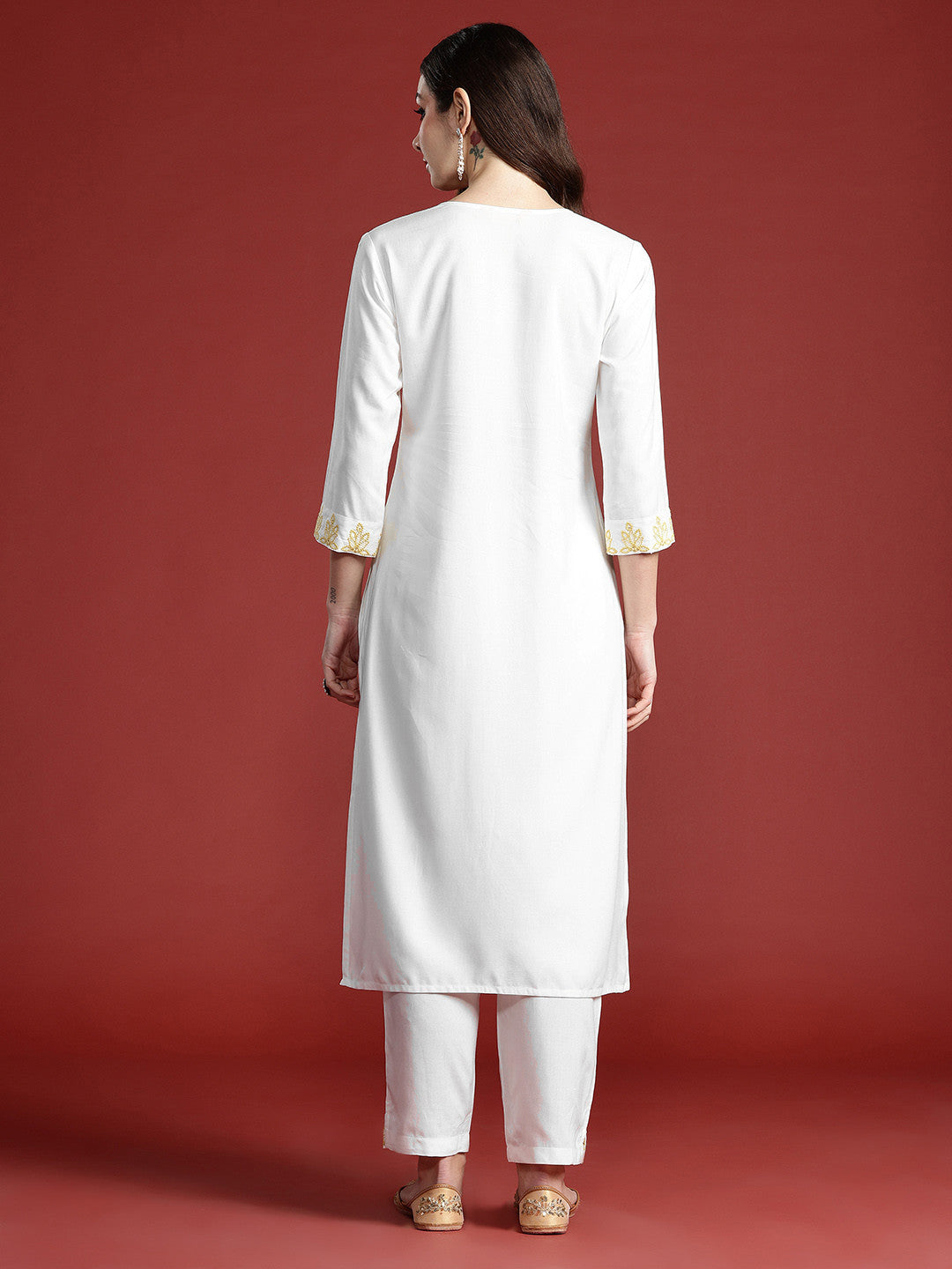 Women Floral Embroidered Thread Work Kurta with Trousers