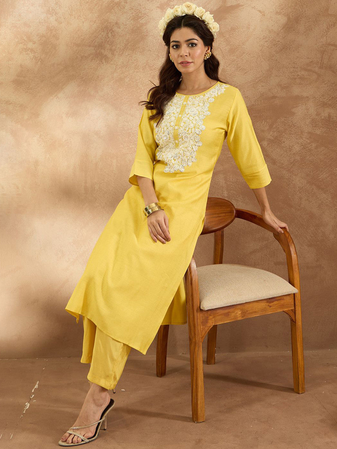 Women Ethnic Motifs Embroidered Regular Thread Work Kurta with Trousers