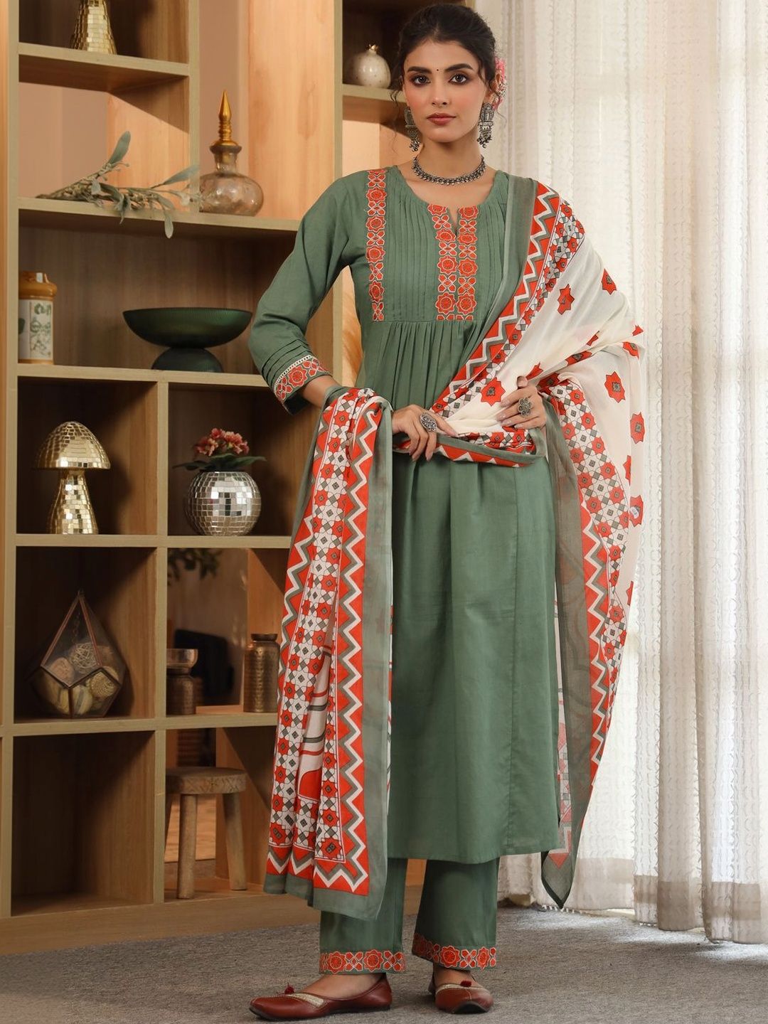 Dhiyona RR Women's Ethnic Motifs Yoke Design Regular Thread Work Pure Cotton Kurta with Trousers & With