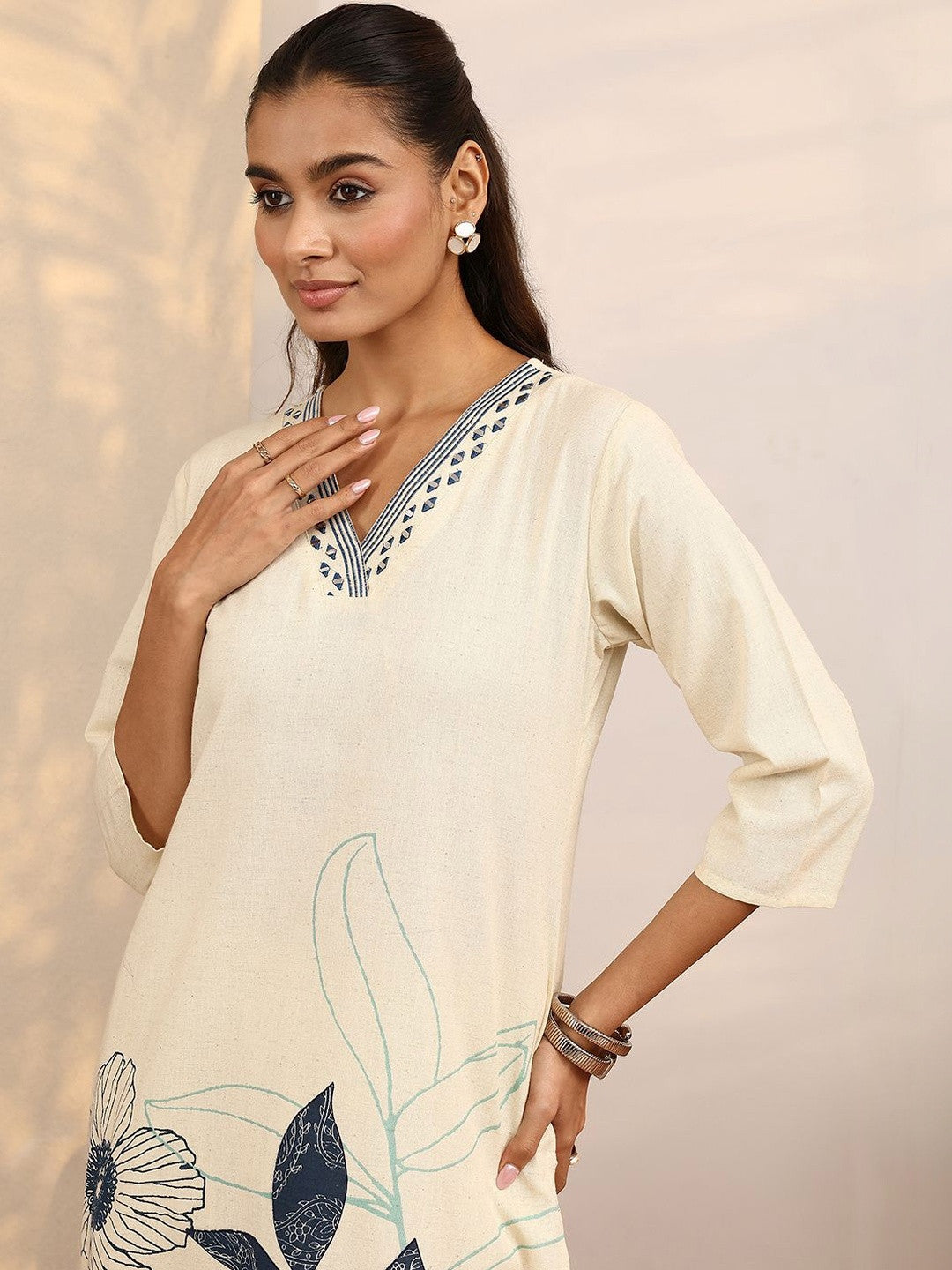 Women Floral Printed Regular Thread Work Kurta with Trousers
