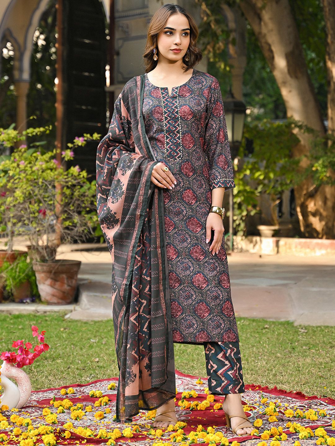 Dhiyona KL Geometric Printed Notch Neck Gotta Patti Straight Kurta With Trousers & Dupatta