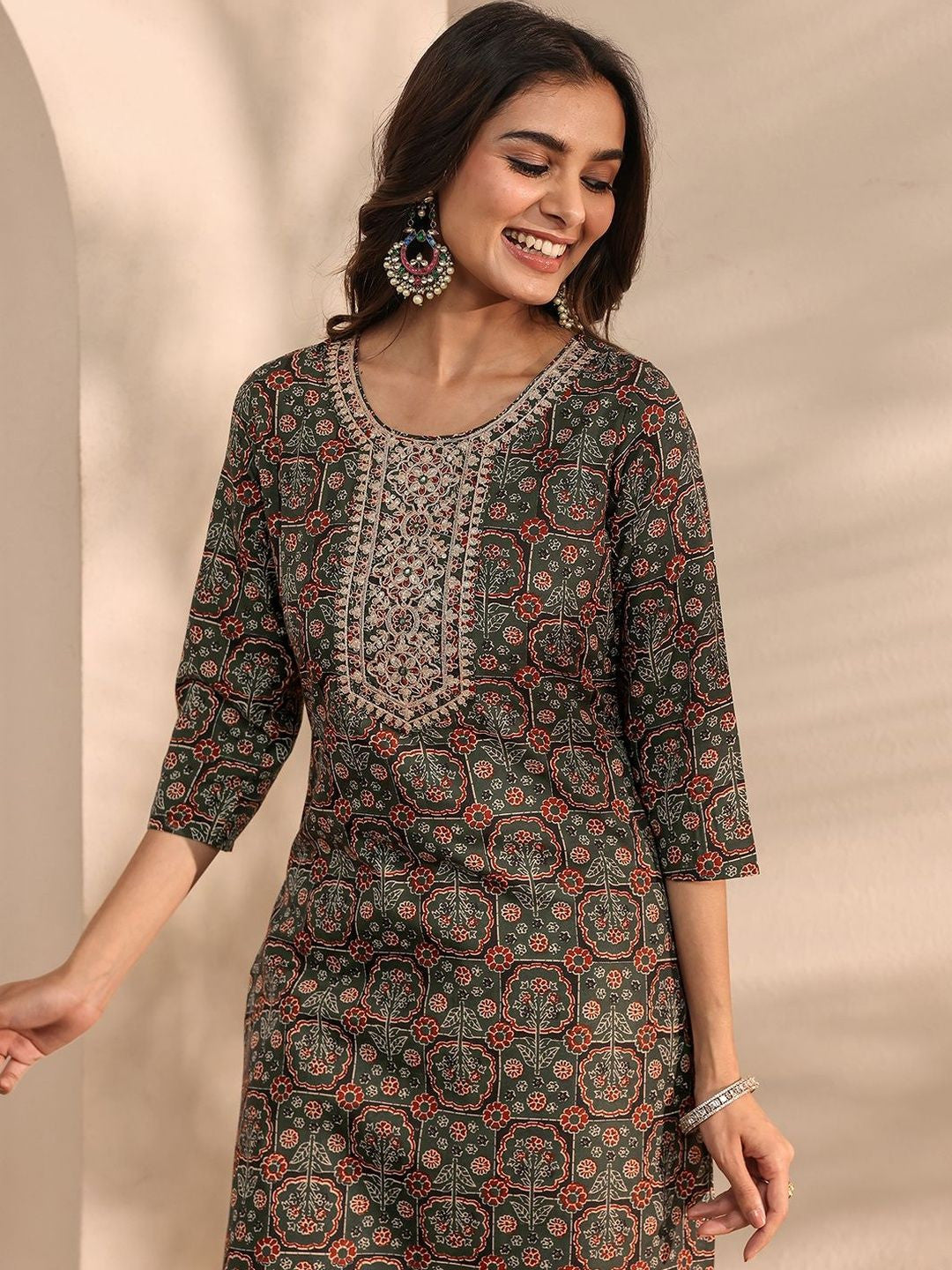 Women Ethnic Motifs Printed Regular Thread Work Kurta with Trousers & With Dupatta