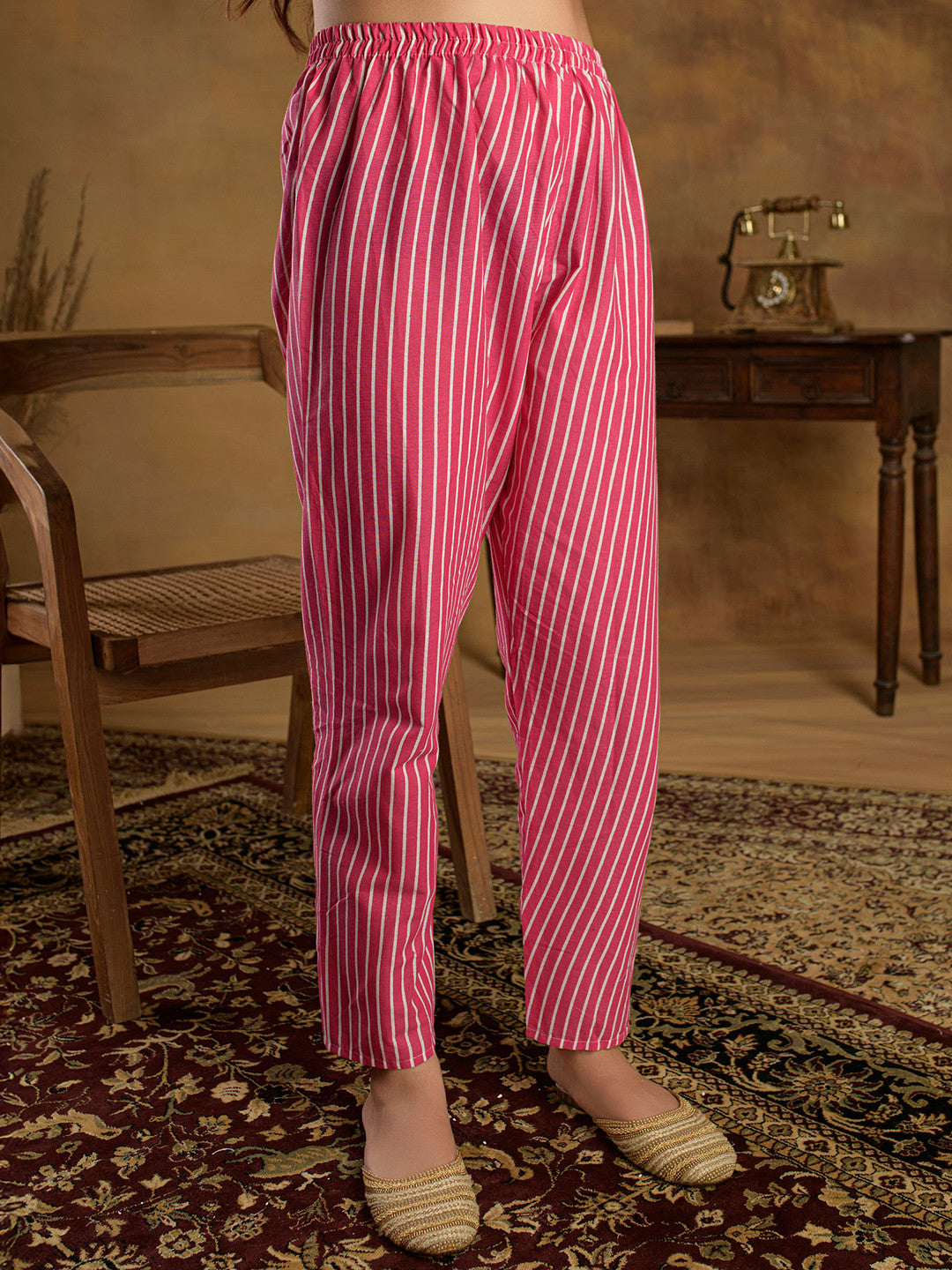 Women Floral Panelled Gotta Patti Pure Cotton Kurti with Trousers & With Dupatta