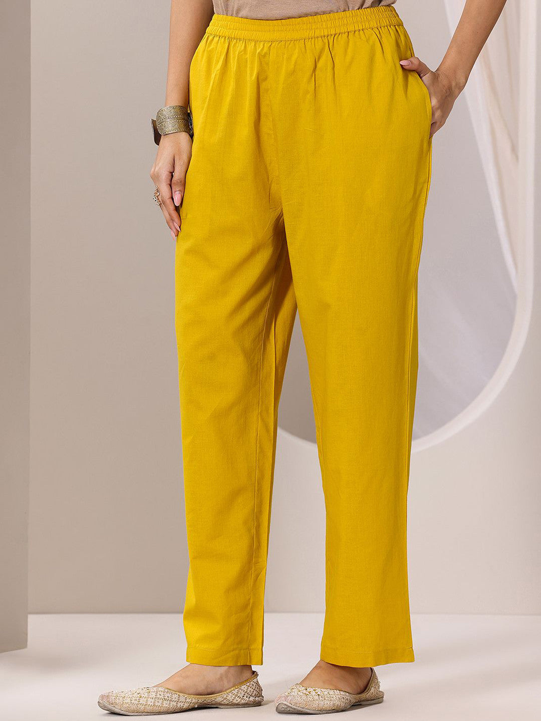Women Bandhani Printed Regular Kurta with Trousers & With Dupatta