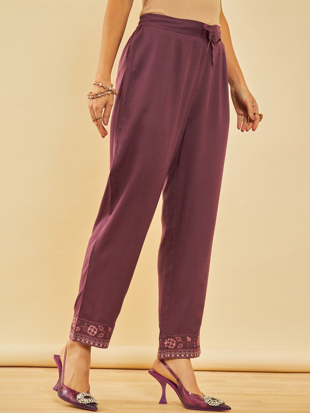 Dhiyona SO Women's Purple Floral Yoke Design Thread Work Straight Kurta With Trousers