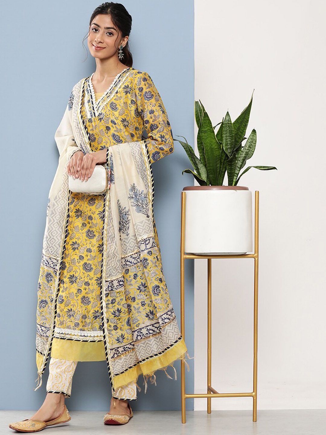 Dhiyona KL Floral Printed Regular Gotta Patti Kurta With Trousers & Dupatta