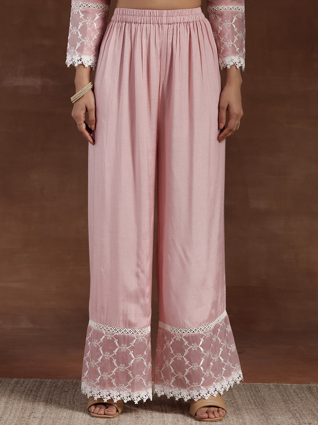 Floral Embroidered V-Neck Three-Quarter Sleeves Thread Work Kurta Set