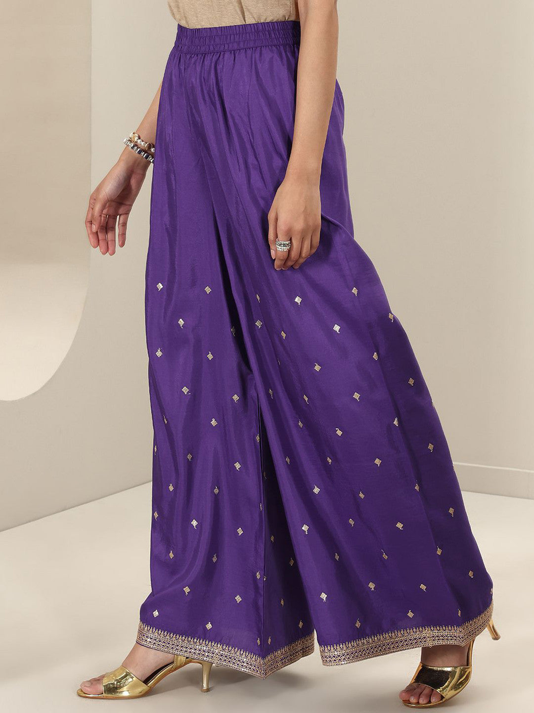 Bandhani Printed Sweetheart Neck Straight Kurta With Palazzos & Dupatta