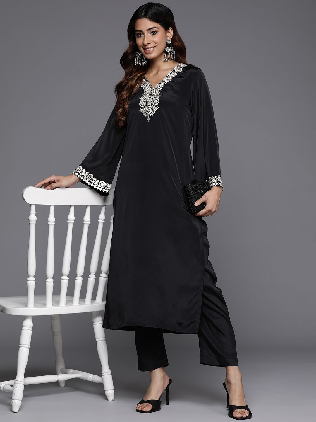 Dhiyona VA Women'sEmbroidered Mirror Work Kurta with Trousers