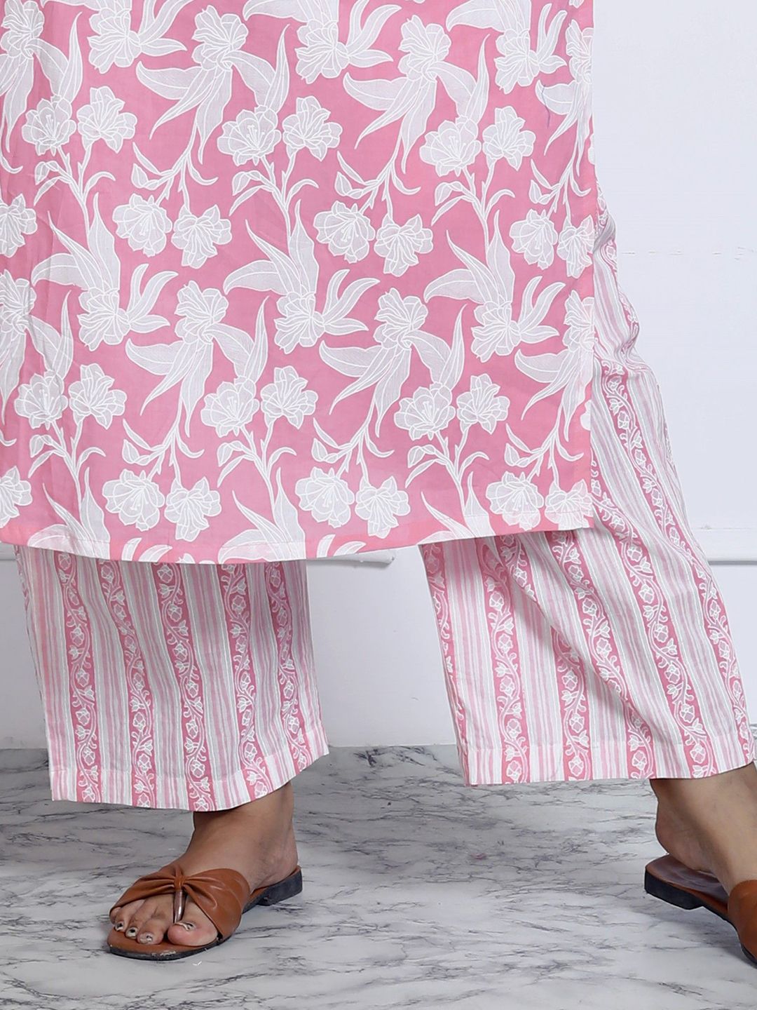 Dhiyona KL Women Floral Printed Regular Sequinned Pure Cotton Kurta with Trousers & With Dupatta