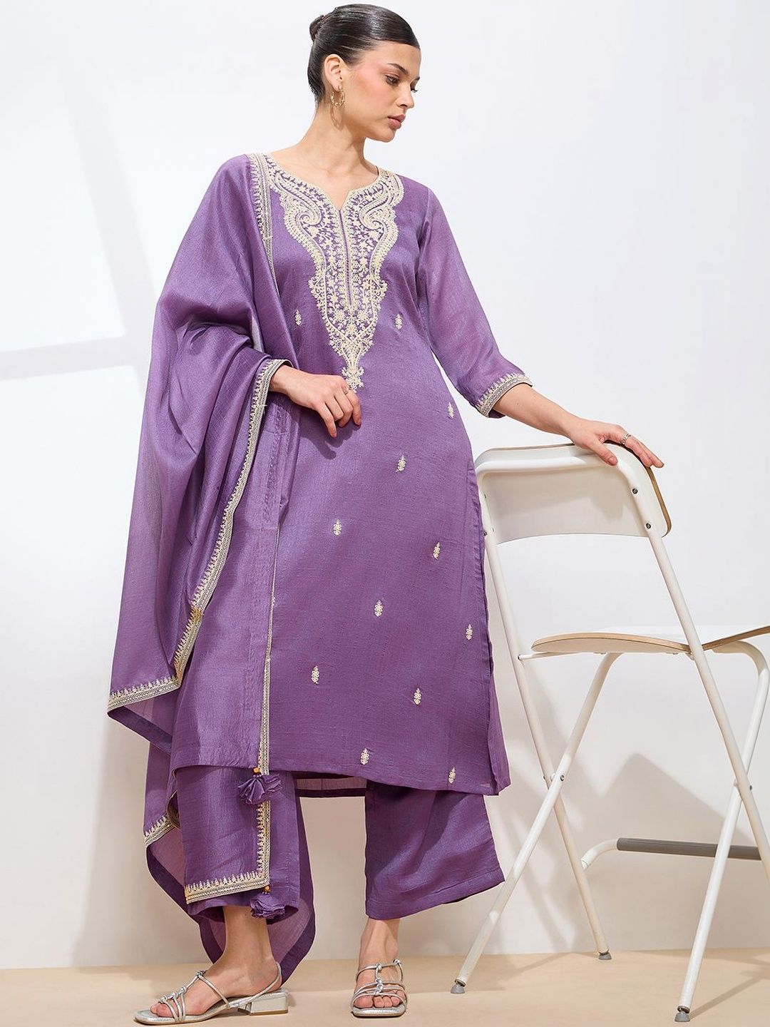 Dhiyona KL Women Ethnic Motifs Embroidered Regular Thread Work Kurta with Palazzos & With Dupatta