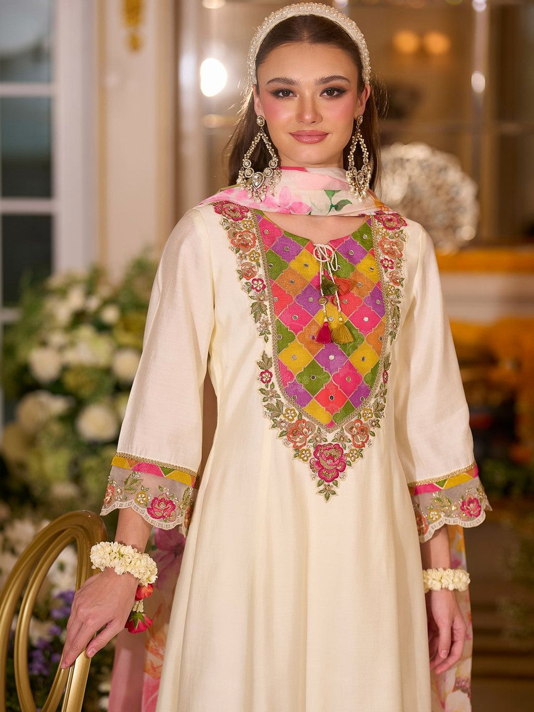 Women Floral Embroidered Regular Thread Work Kurta with Trousers & With Dupatta