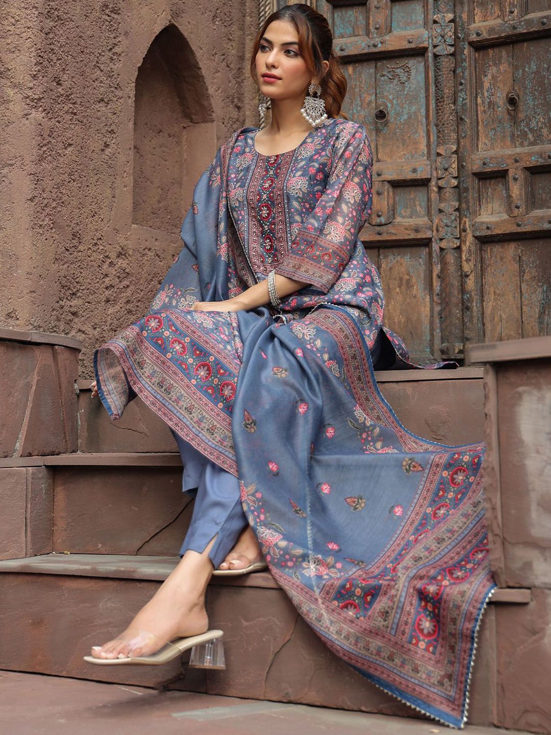 Dhiyona RR Women's Floral Printed Beads And Stones Straight Kurta With Trousers & Dupatta