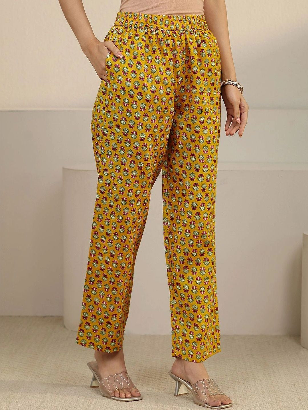 Women Floral Printed Regular Thread Work Kurta with Trousers & With Dupatta