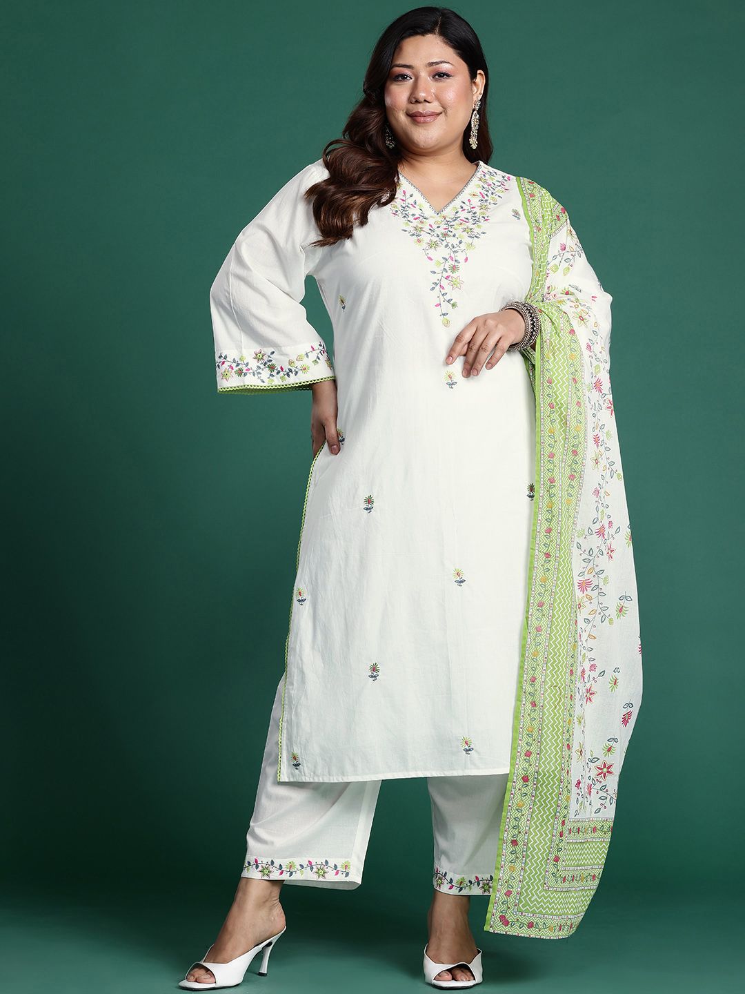 Dhiyona Women's Plus Size Floral Embroidered Thread Work Pure Cotton Kurta Set