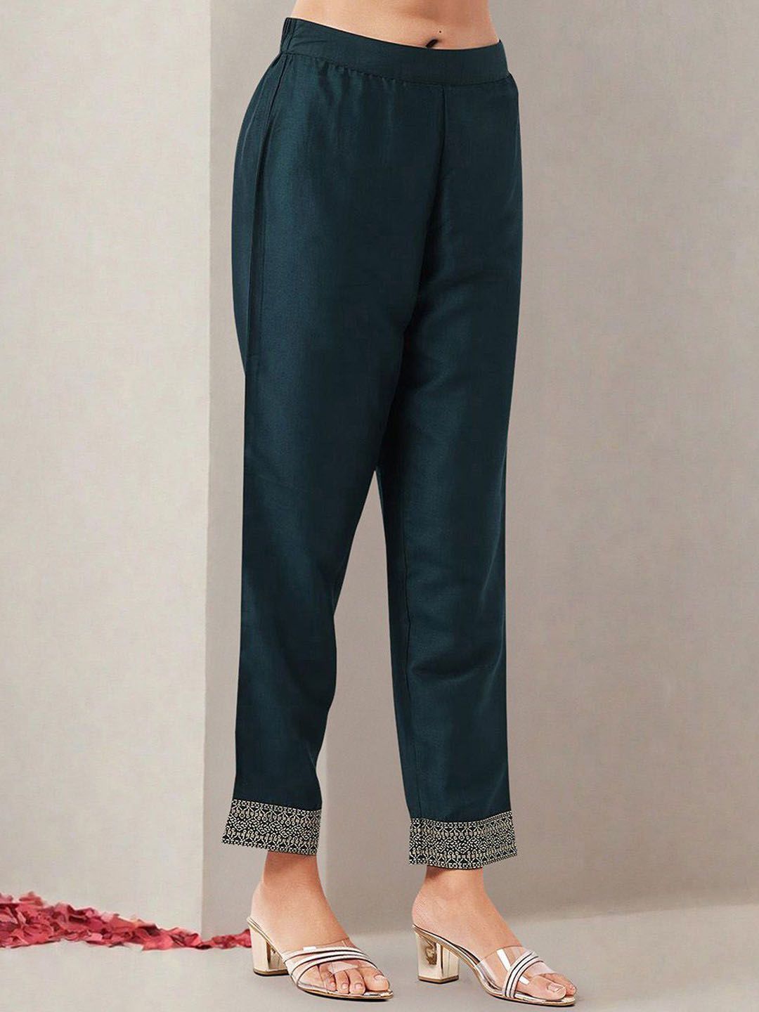 Dhiyona IS Women's Women Printed Regular Kurta with Trousers
