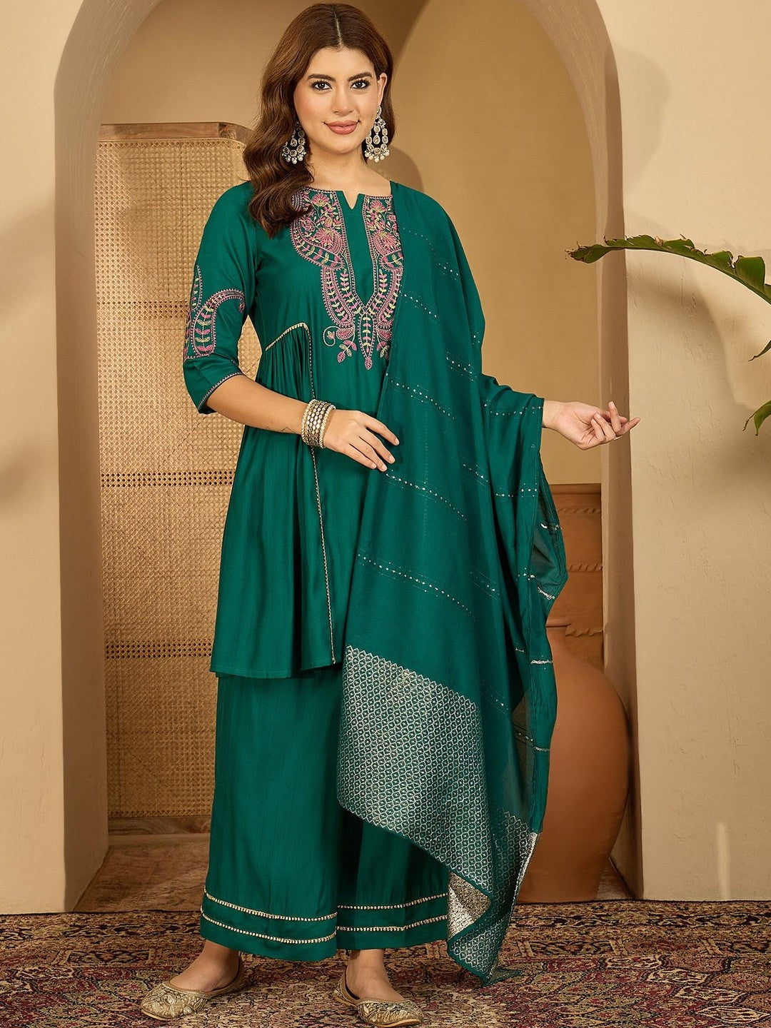 Women Green Embroidered Kurta Sets With Dupatta