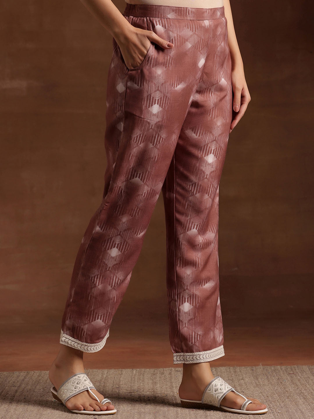 Women Floral Printed Regular Kurta with Trousers & With Dupatta