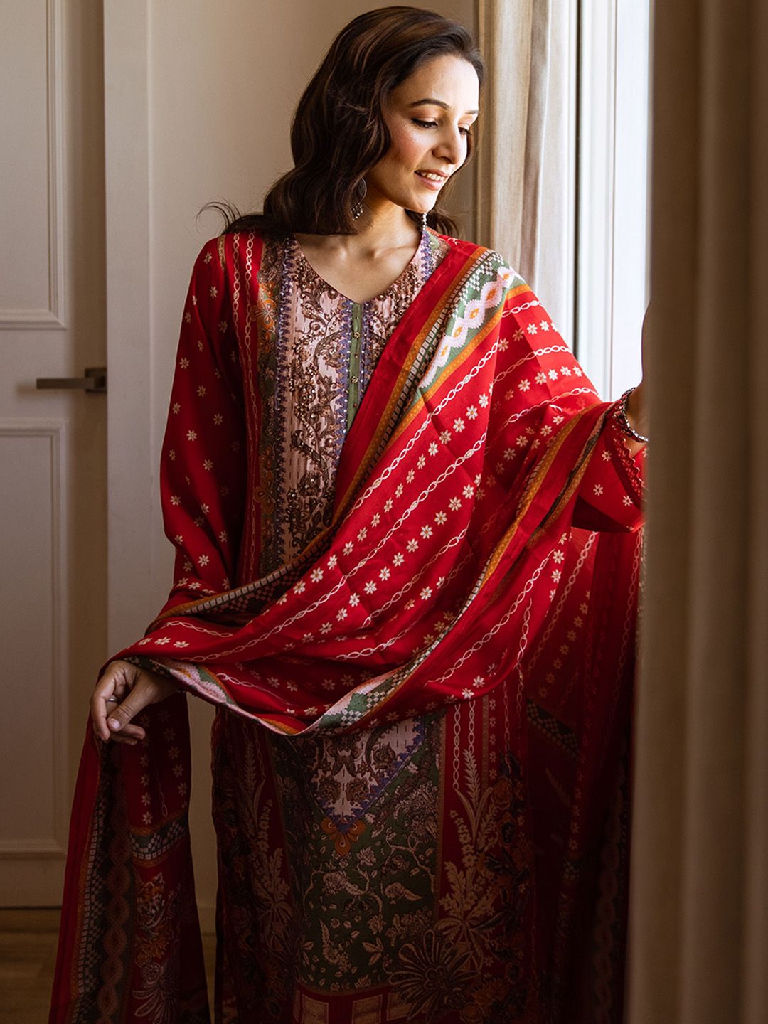 Dhiyona SN Floral Printed V Neck Straight Kurta & Palazzos With Dupatta