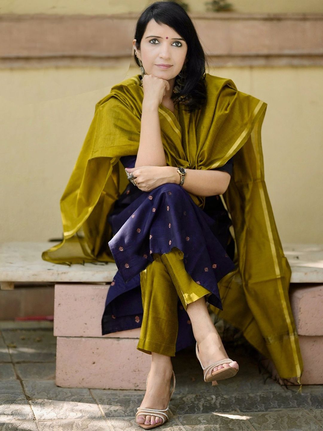 Dhiyona KL Ethnic Motifs Printed V-Neck Straight Kurta With Trousers And Dupatta