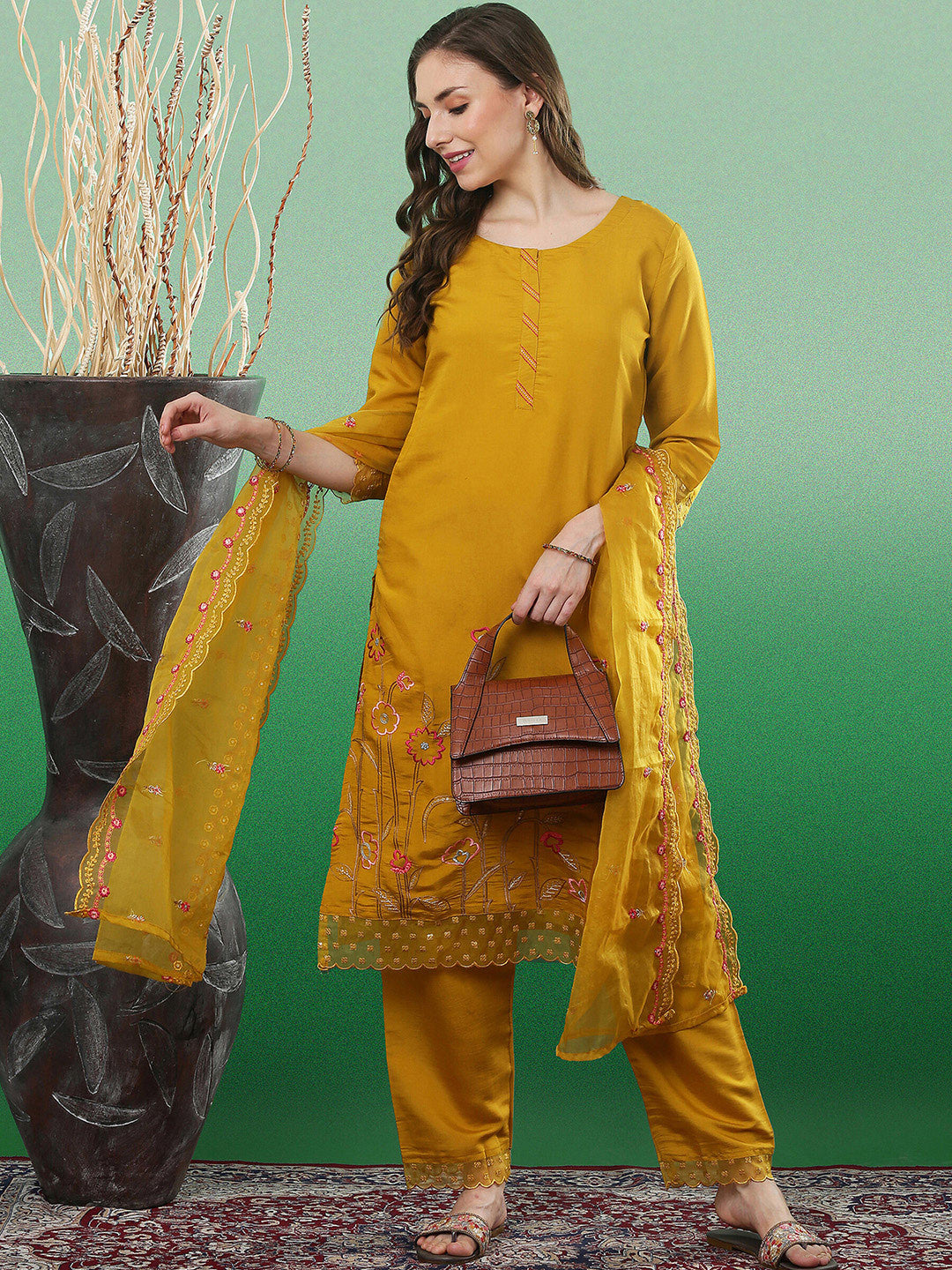Floral Embroidered Thread Work Straight Kurta & Trouser With Dupatta
