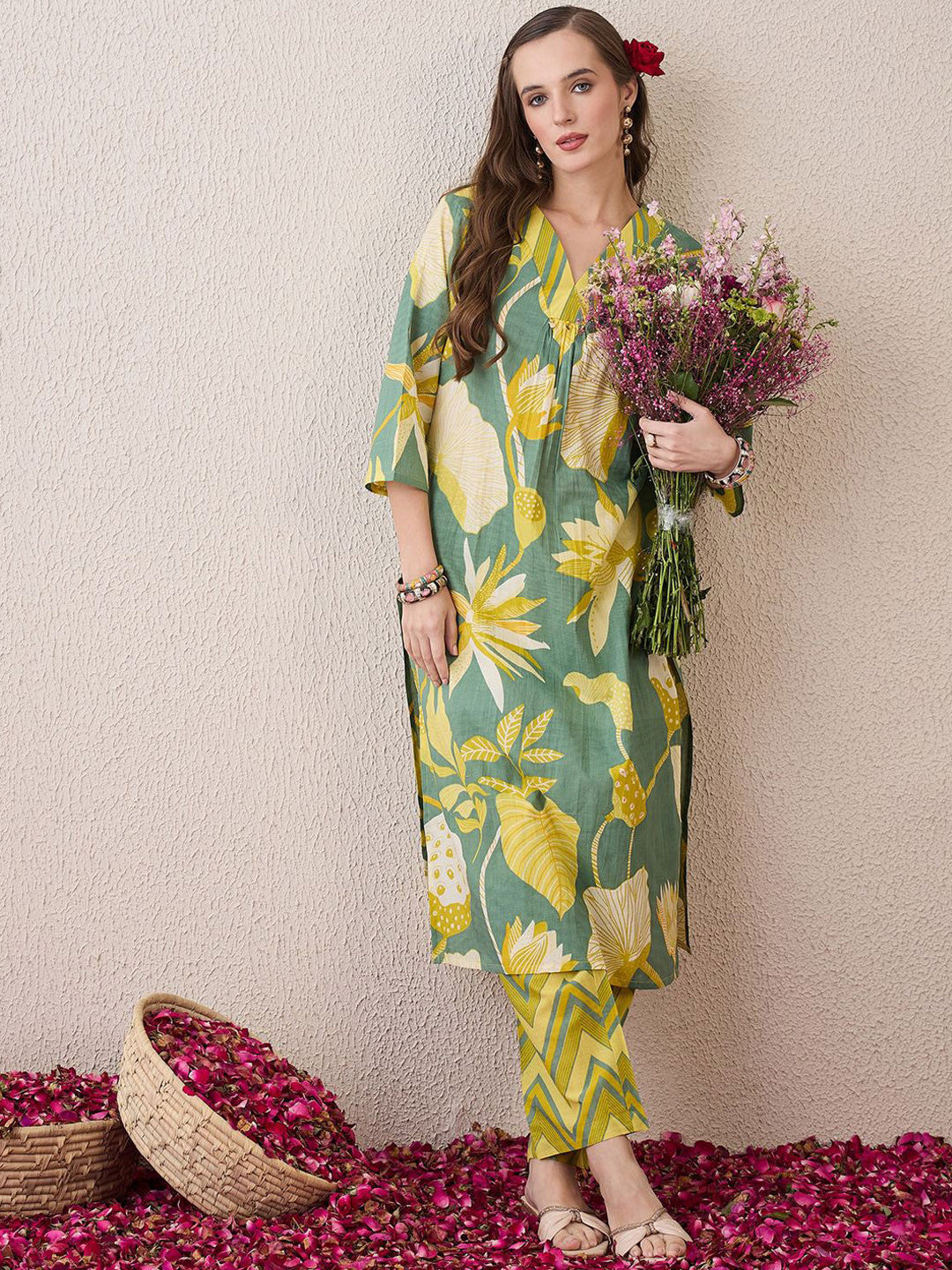 Women Floral Printed Cotton Kurta with Trousers