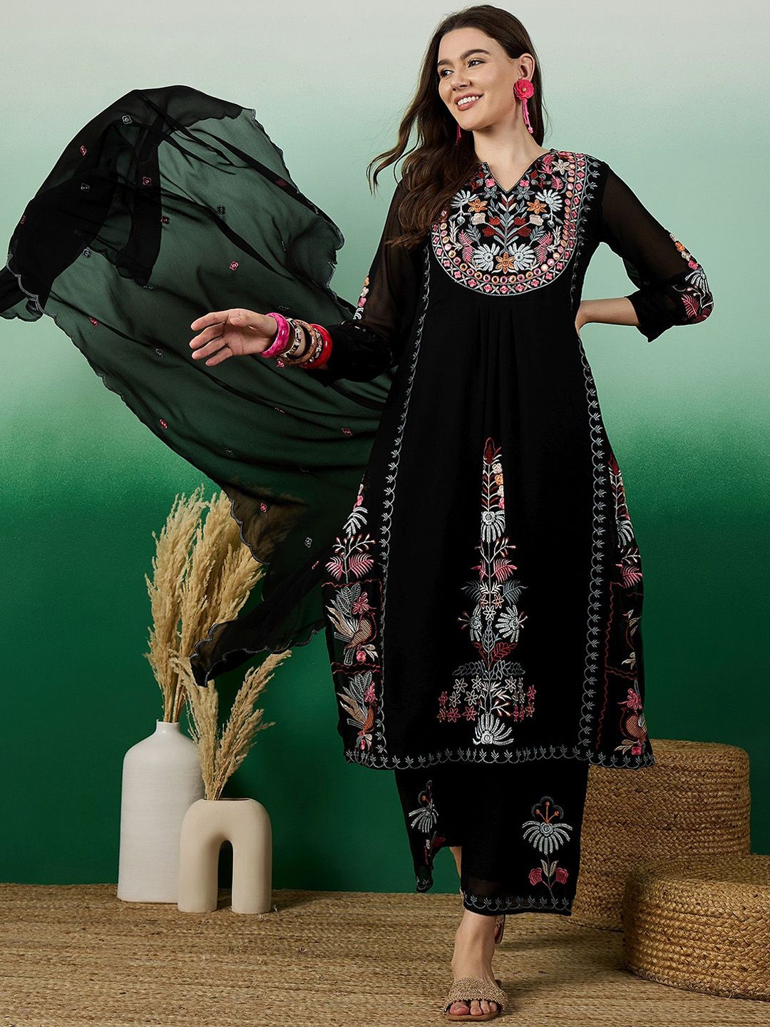 Dhiyona KL Floral Embroidered V-Neck Cuffed Sleeves Thread Work Kurta ,Palazzos & Dupatta