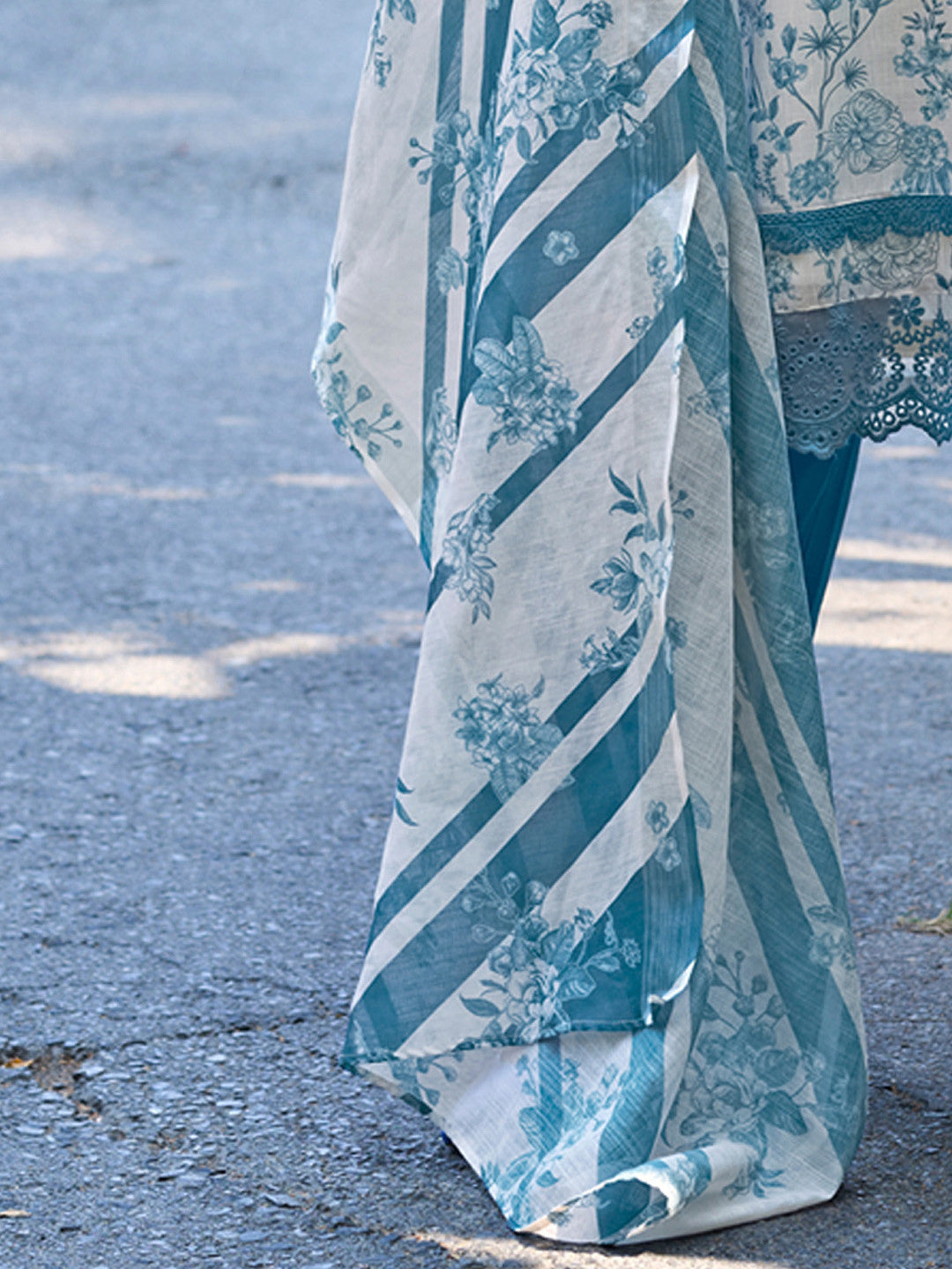 Floral Printed Regular Thread Work Pure Cotton Kurta with Trousers & Dupatta