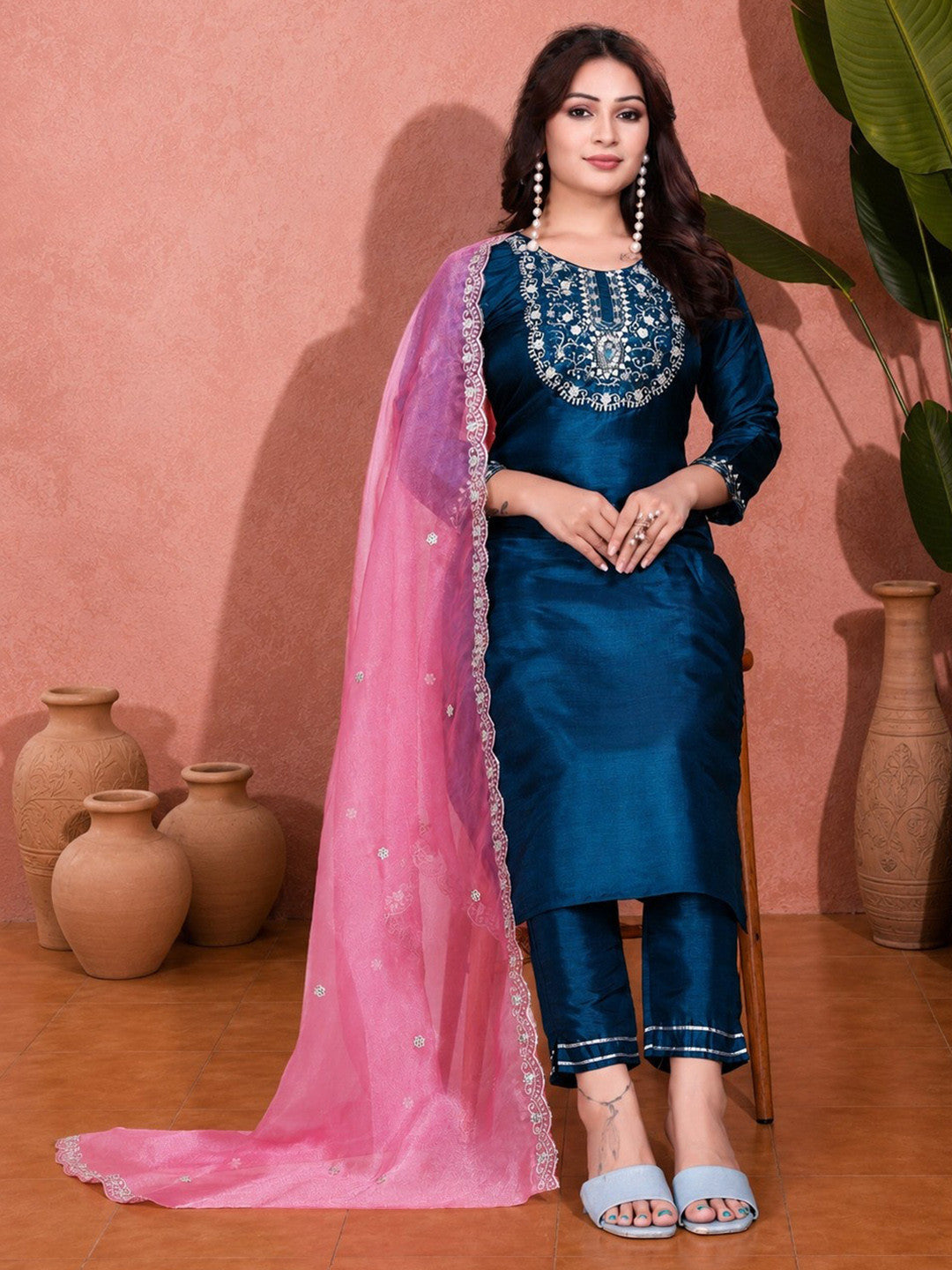 Motifs Embroidered Regular Thread Work Kurta with Trousers & With Dupatta