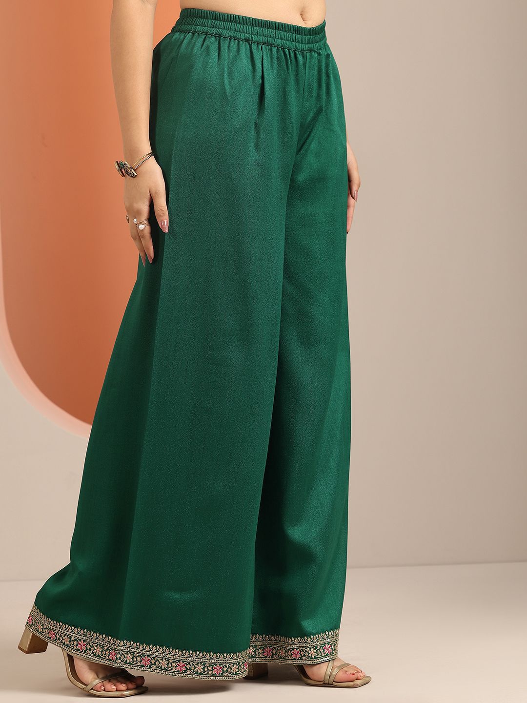 Dhiyona LL Floral Embroidered V-Neck Thread Work Straight Kurta With Palazzos & Dupatta