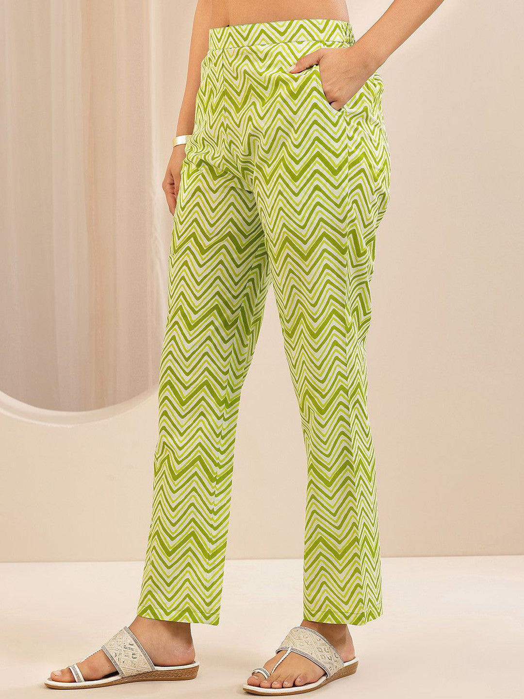 Floral Printed Thread Work Straight Kurta With Trousers & Dupatta