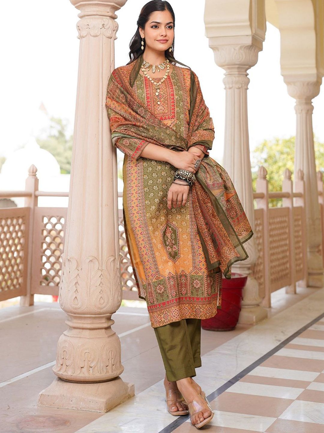 Dhiyona KL Women Ethnic Motifs Printed Regular Kurta with Trousers & With Dupatta