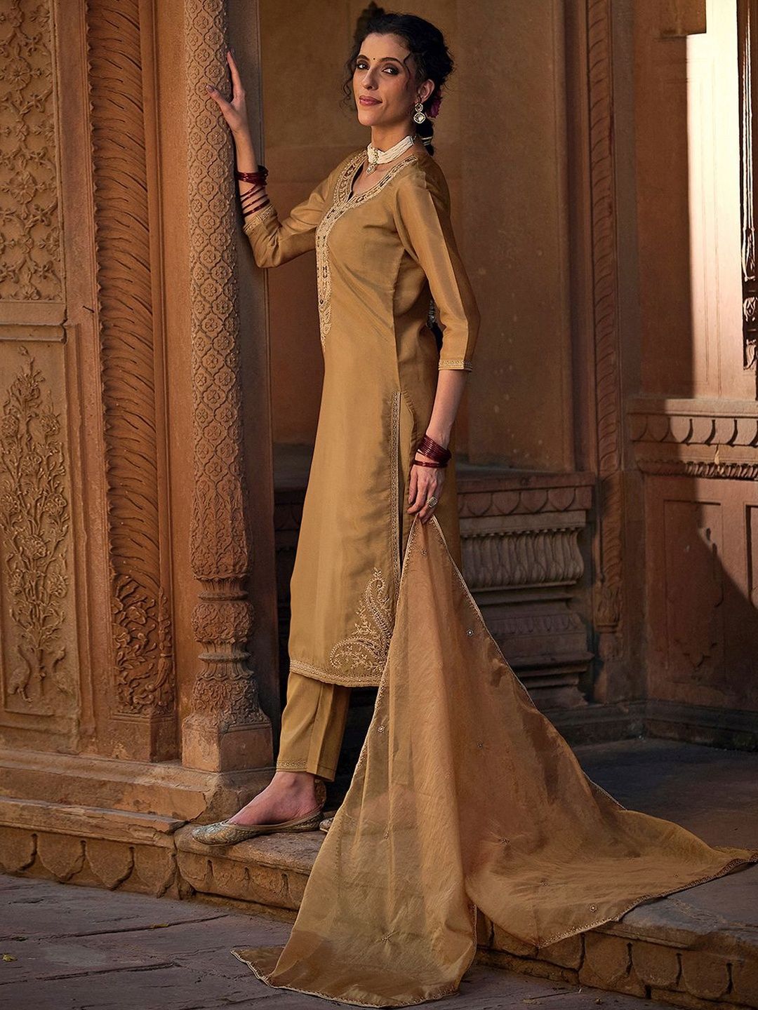Dhiyona CH Women Ethnic Motifs Embroidered Regular Thread Work Kurta with Trousers & With Dupatta